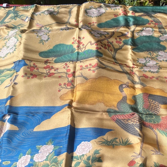 Sarah Flint x GRACIE silk scarf or shawl, Italy, NIB - Picture 15 of 16